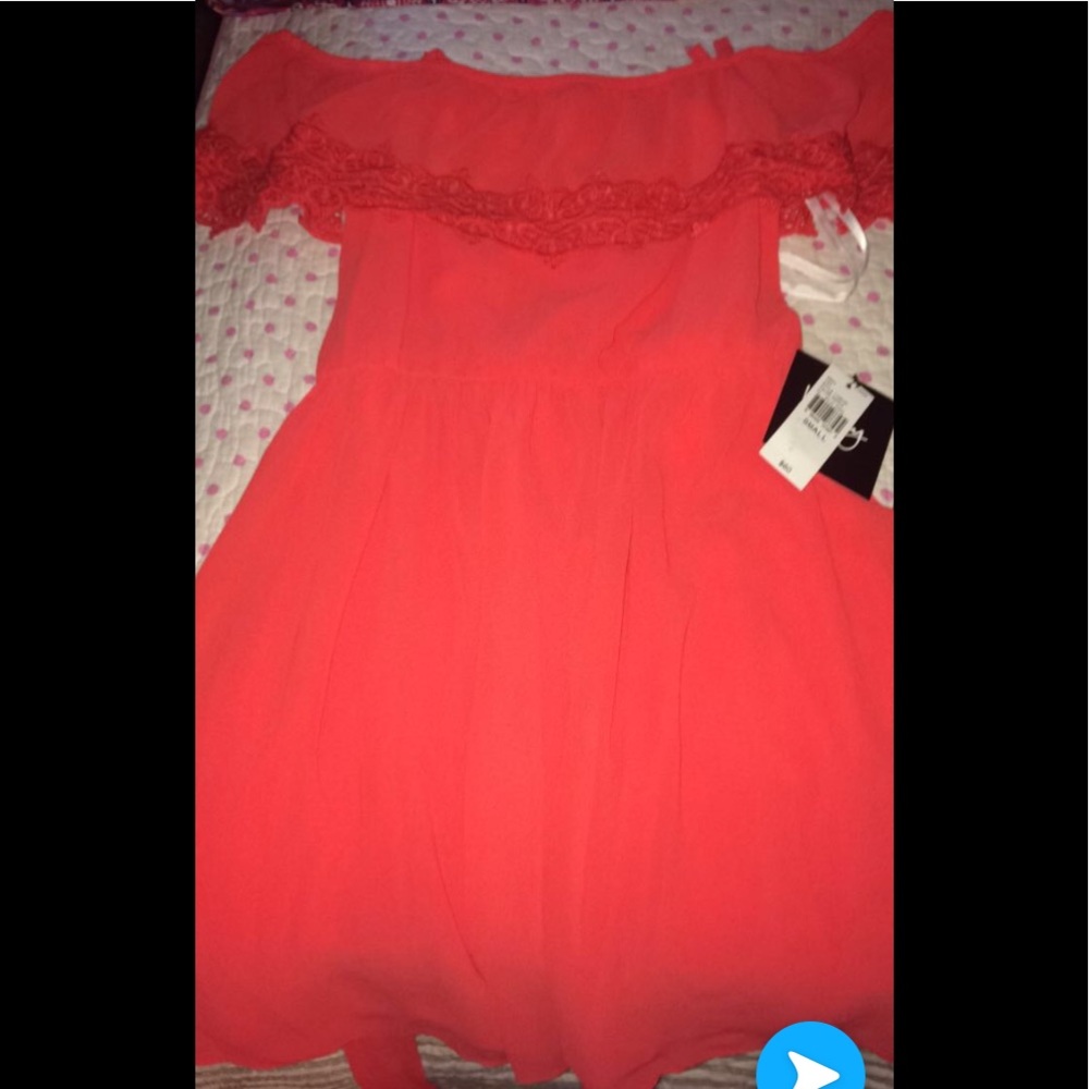 A junior salmón dress